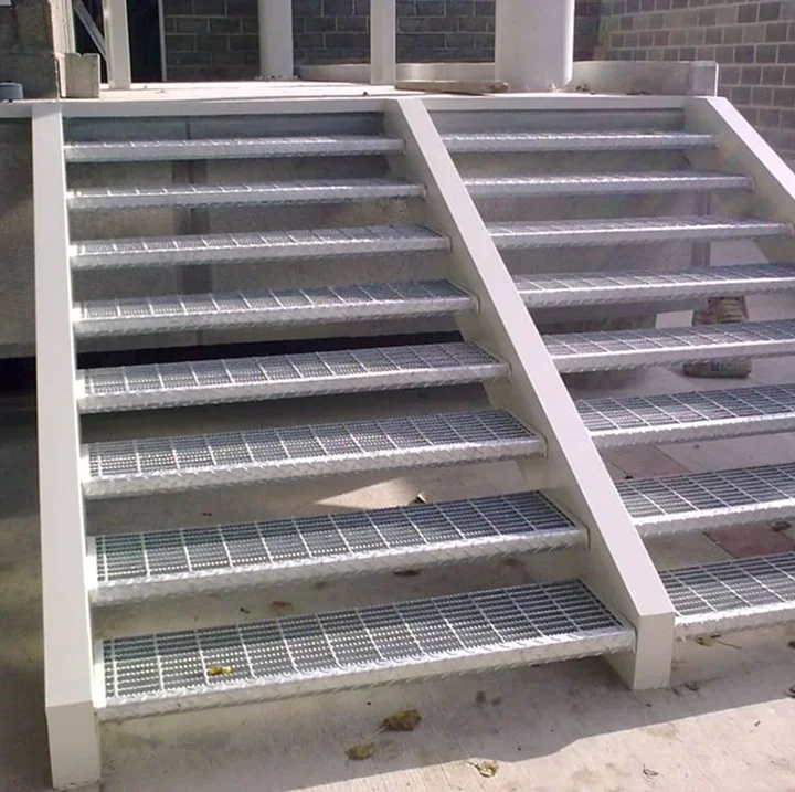 Peldaños metálicos AceroGrill