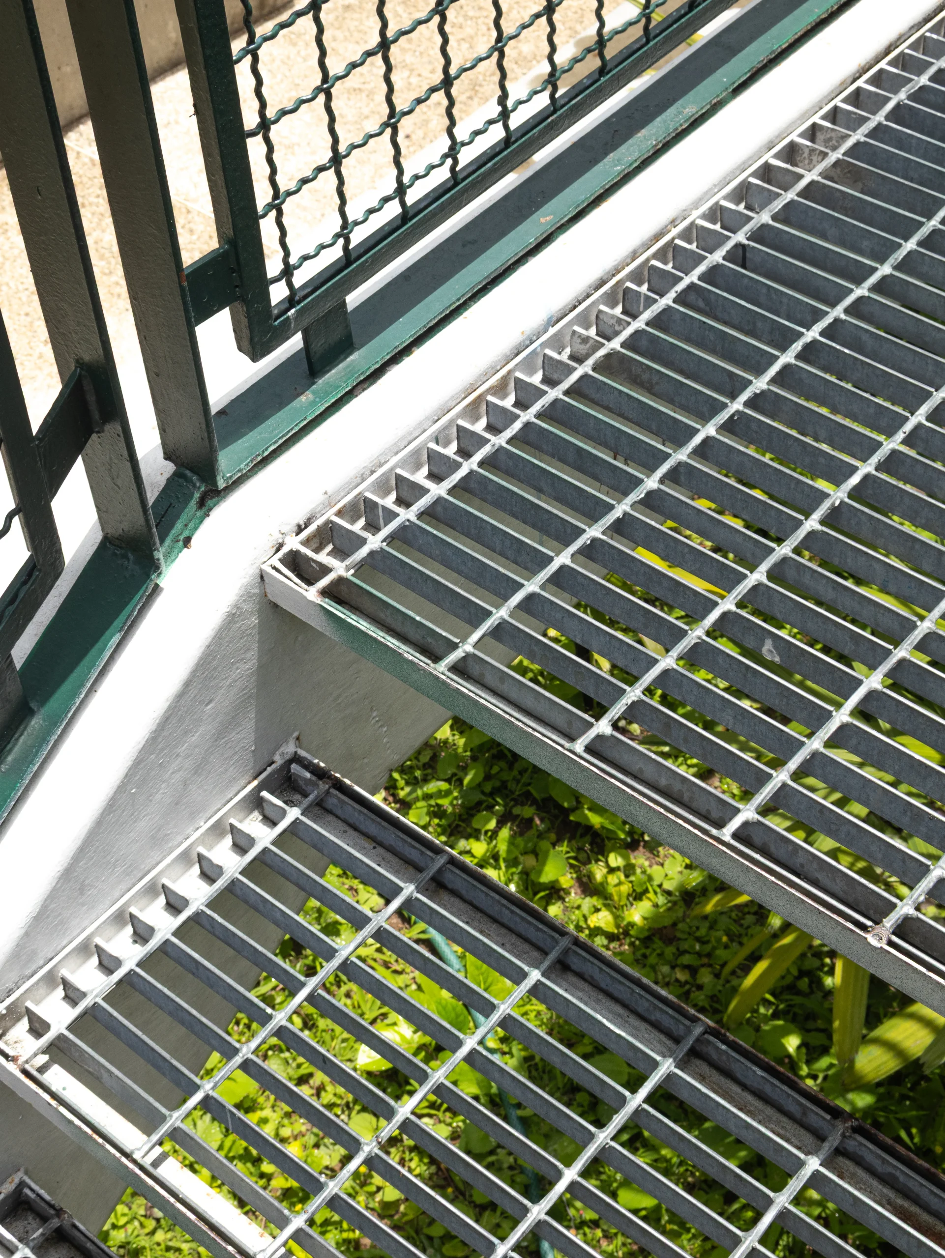 Instalación de peldaños y escaleras Acero Grill