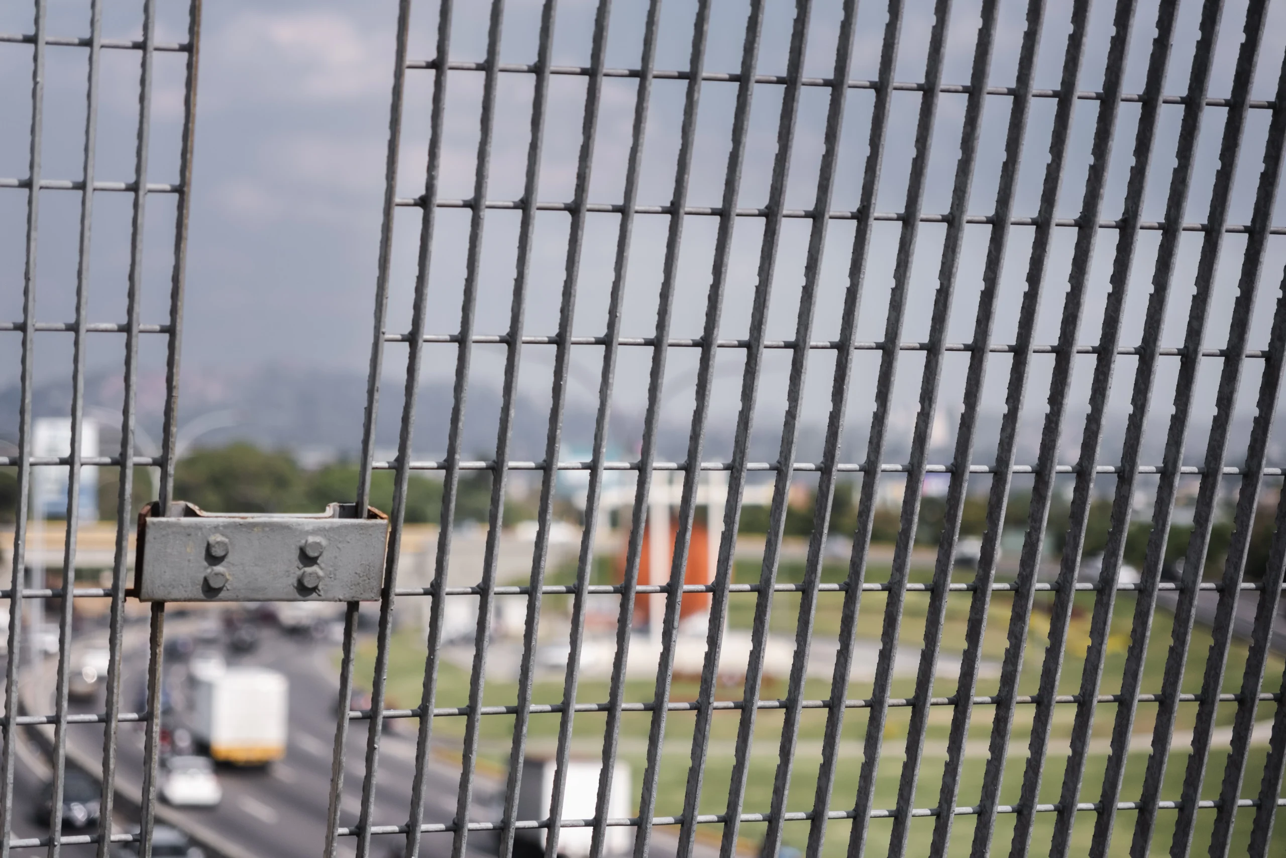 Modelo Panorámica de cerca perimetral Acero Grill