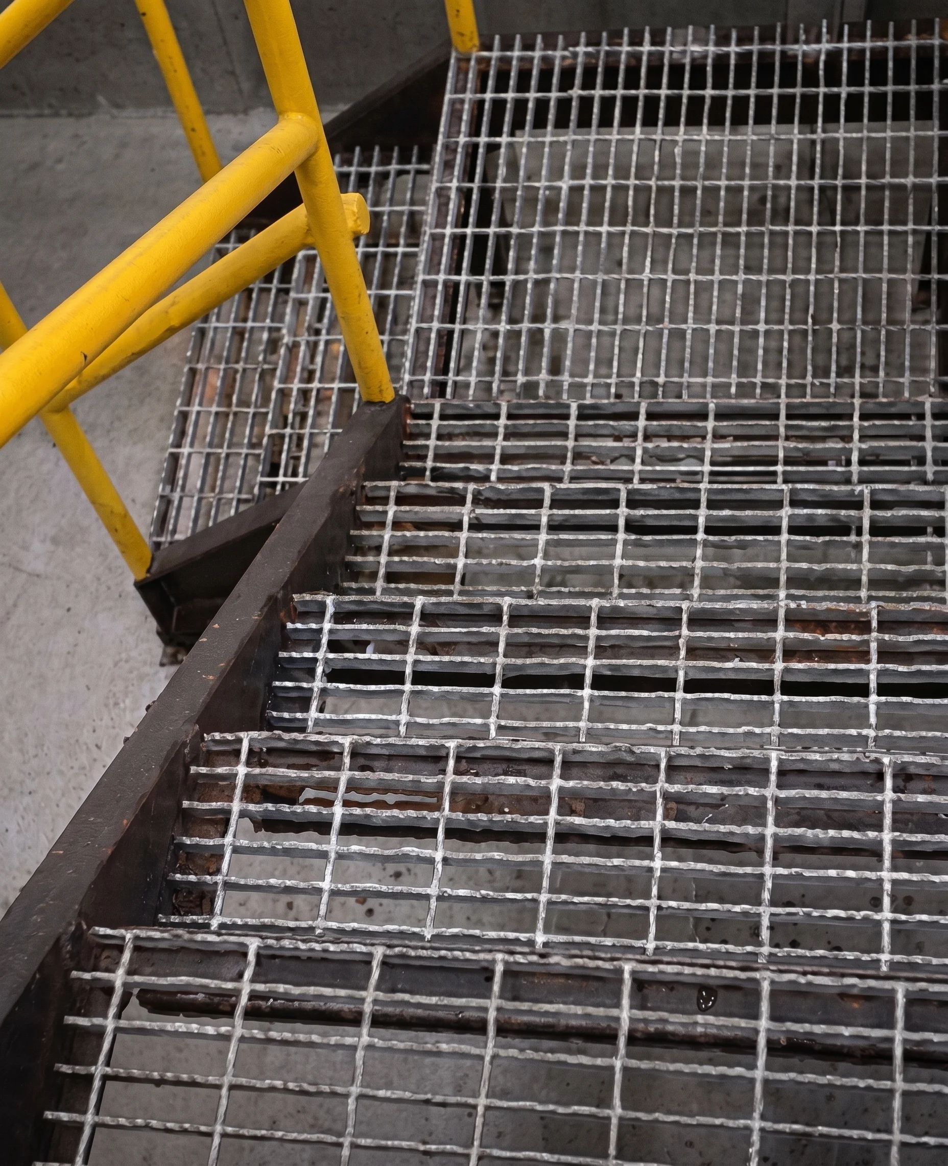 Accesos a plataformas de mantenimiento y tanques de almacenamiento