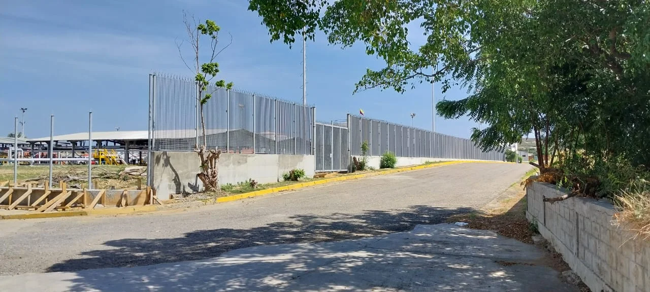 Instalación de cerca perimetral Acero Grill