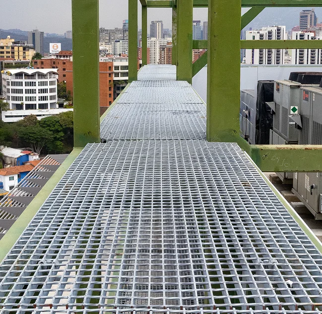 Proyecto e instalación de grating de Acero Grill