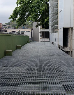 Plataformas de mantenimiento y pasarelas industriales